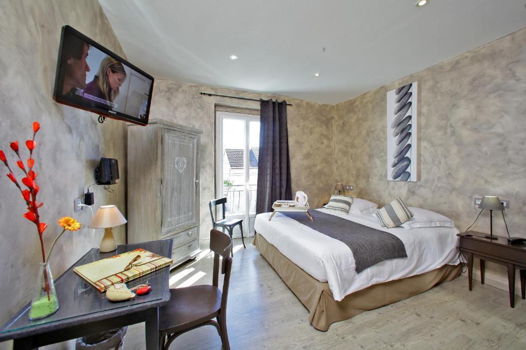 Logis Hotel Restaurant Le Lascaux Montignac-Lascaux Buitenkant foto